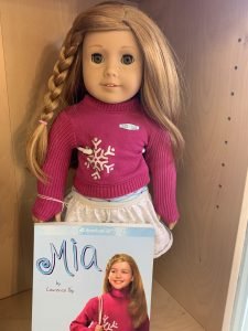 Book OUTFIT  Fast Ship American Girl MIA Ice Skater Skating Doll of Year 2008 
