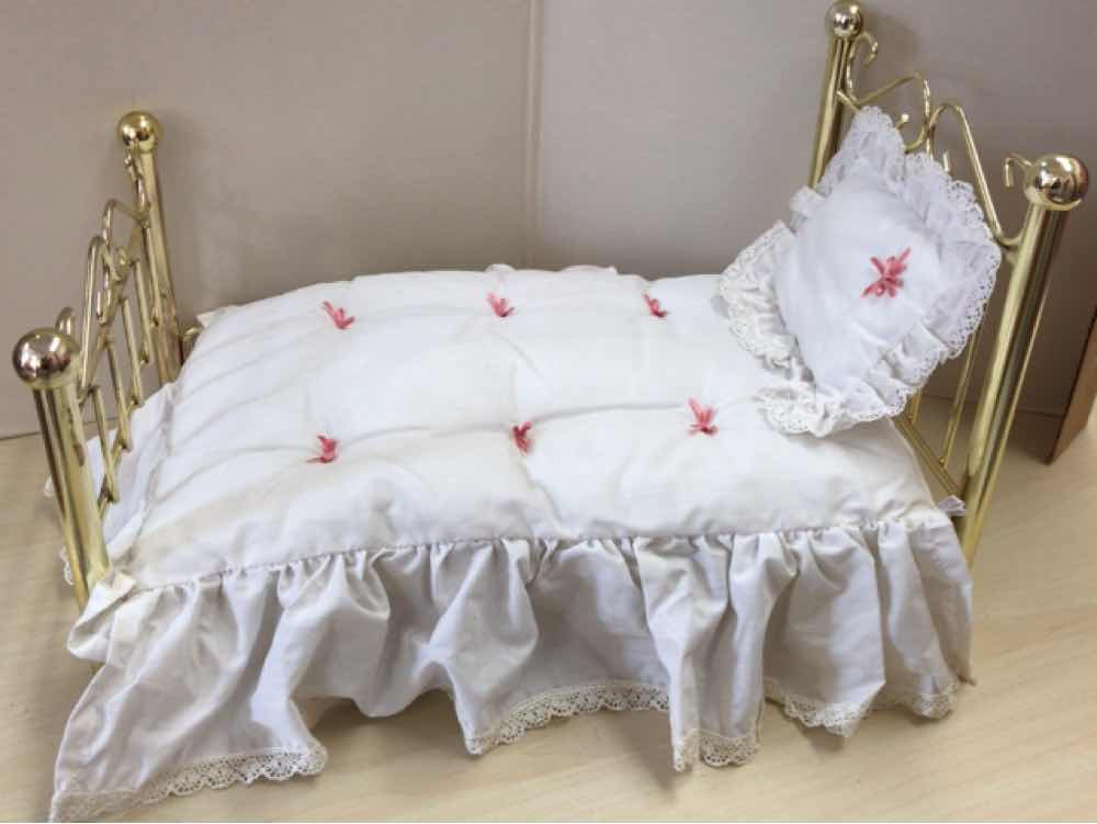 Samantha’s Bed and bedding